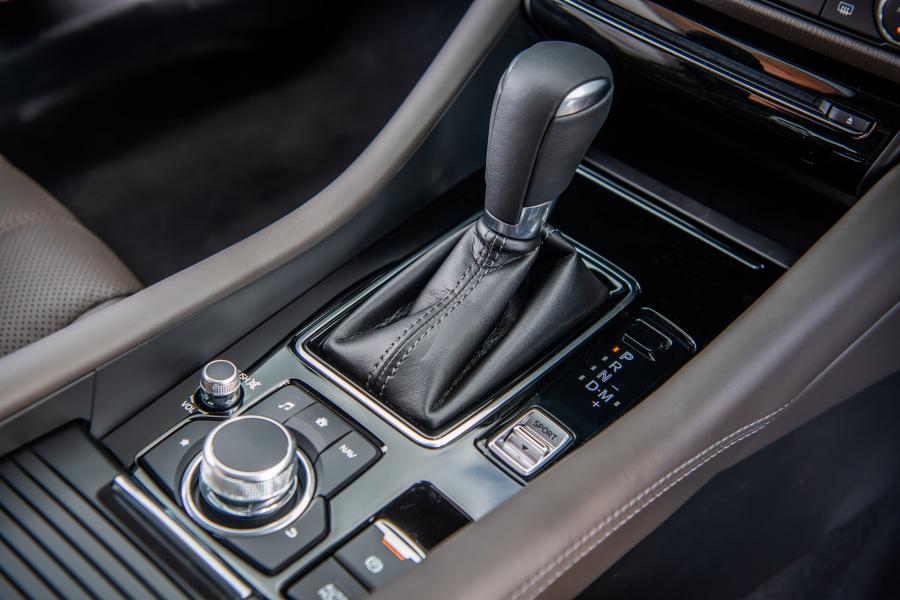 Детали интерьера Mazda6 (GJ) 2018 года  (UK) (фото 40 из 46)